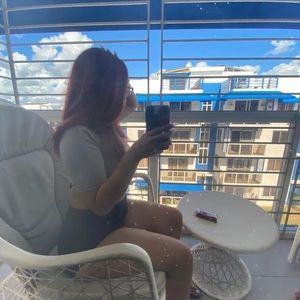 Meet your Posher, Leslie